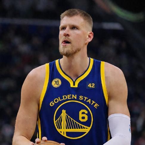 世界杯直播平台下载-勇士交易来一个老病号，库里这也能忍吗？性格太软了吧！